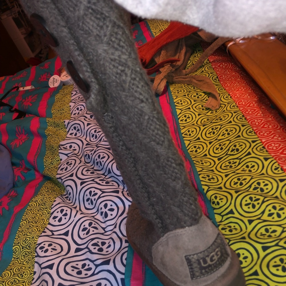 Grey Knit Uggs - Picture 3 of 4